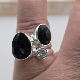 Prachtige echt zilveren ring onyx. Maat 18.5.