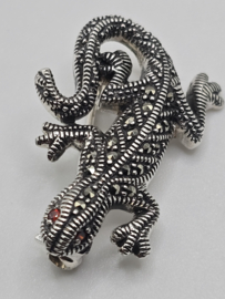 925 zilveren broche, met Robijn.