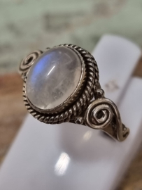 Echt zilveren ring met Maansteen, maat 15