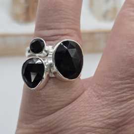 Prachtige echt zilveren ring onyx. Maat 18.
