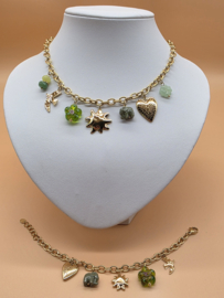 Collier met zon, bloem, olifant, hart, gegraveerde vogel, klaver