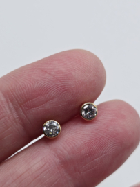 14 karaat gouden oorknopjes. 4 mm new bling