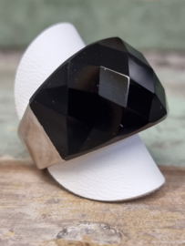 Prachtige stainless steel ring, zwart facet. Maat 19