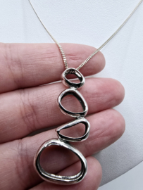 Echt zilveren hanger fantasie plus oorbellen.