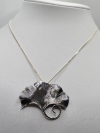 Echt zilveren hanger Ginkgo blad.