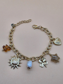 Armband met zon, hart, bloem, ster, natuursteentjes.