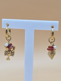 Creolen met bedeltjes bedeltjes schelp, kreeft, natuurlijke stenen en zoetwaterparels