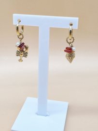 Creolen met bedeltjes bedeltjes schelp, kreeft, natuurlijke stenen en zoetwaterparels