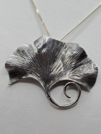 Echt zilveren hanger Ginkgo blad.