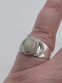 Echt zilveren ring met Ethiopisch Opaal Maat 19.5