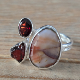 echt zilveren ring met granaat en kwarts, Maat 19.