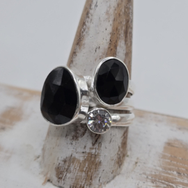 Prachtige echt zilveren ring onyx. Maat 18.5.