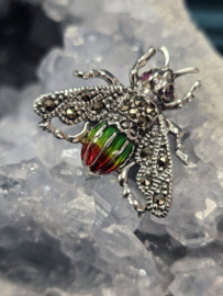 925 zilveren broche, met Robijn.