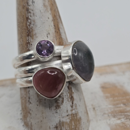 echt zilveren ring Amethist, aquamarijn en Rhodochrosiet. Maat 18.