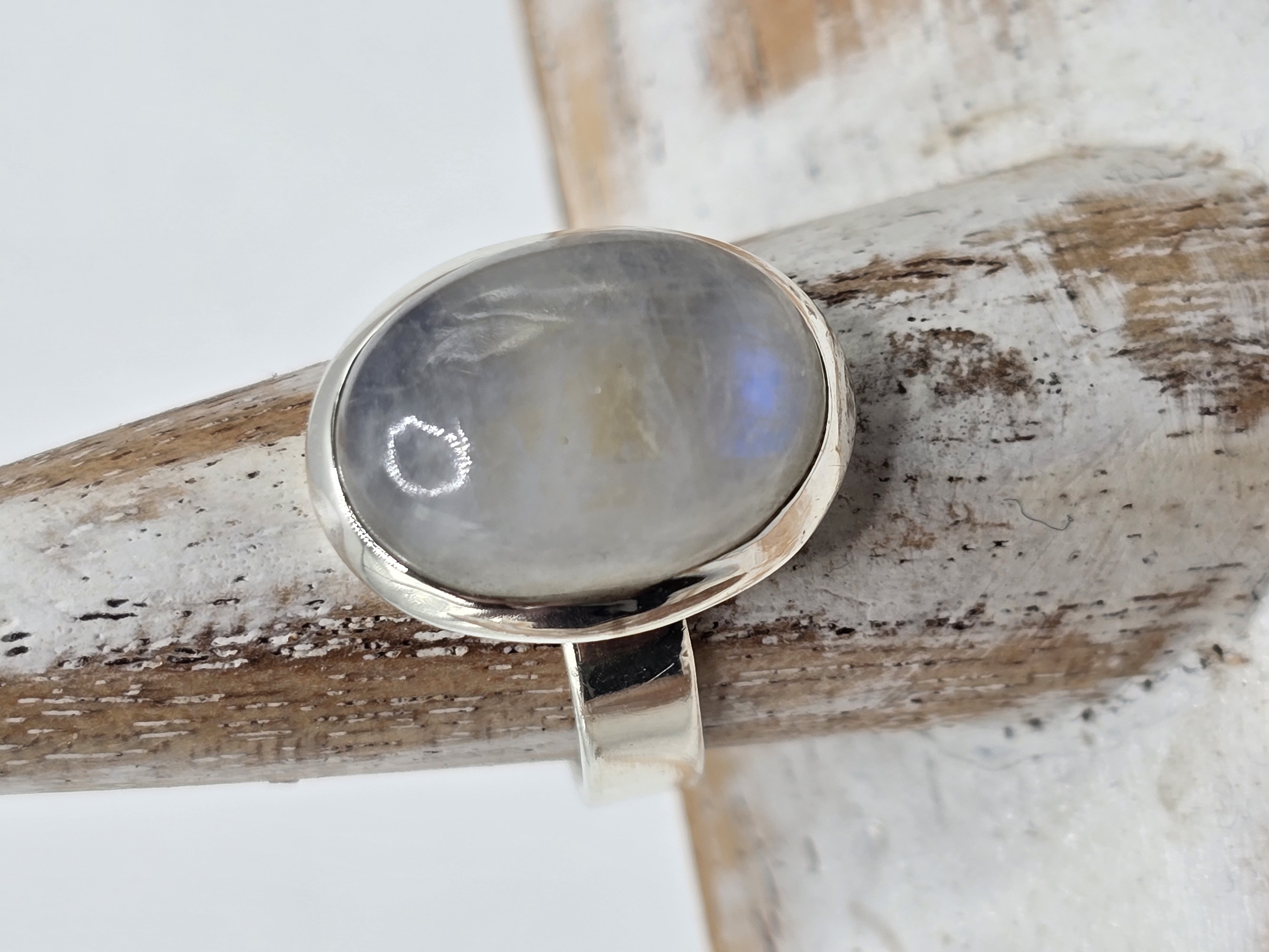 Prachtige echt zilveren ring met Maansteen, maat 17