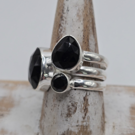 Prachtige echt zilveren ring onyx. Maat 18.