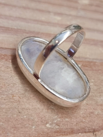 Prachtige echt zilveren ring met Maansteen. Maat 22