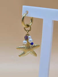 Creolen met bedeltjes in de vorm getextureerde zeesterren, zoetwaterparels, natuurlijke stenen