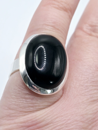 ring echt zilver met zwarte onyx. Maat 17