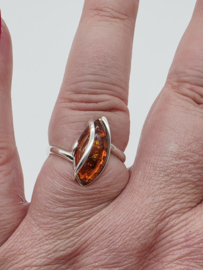 Prachtige echt zilveren ring met Barnsteen, maat 19