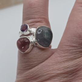 echt zilveren ring Amethist, aquamarijn en Rhodochrosiet. Maat 18.