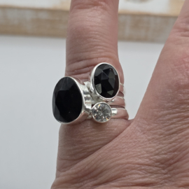 Prachtige echt zilveren ring onyx. Maat 18.5.