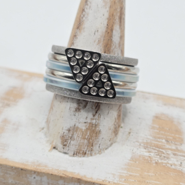 Prachtige ixxxi ring compleet maat 19.5 en 10 mm breed. 25-245