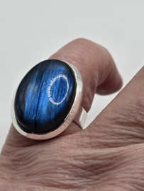 Echt zilveren ring met Labradoriet maat 18