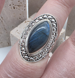 Echt zilveren ring met Labradoriet maat 18