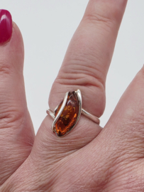 Prachtige echt zilveren ring met Barnsteen, maat 19