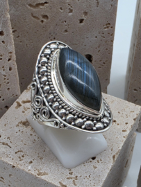 Echt zilveren ring met Labradoriet maat 18