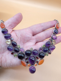 Schitterend collier met o.a. Amethist, Peridoot, Citrien, Granaat, Carneool