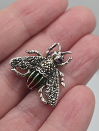925 zilveren broche, met Robijn.