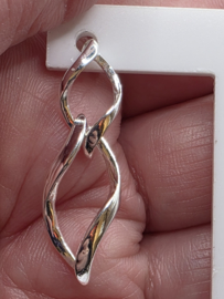 Leuke echt zilveren oorbellen, 2 ringen door elkaar.
