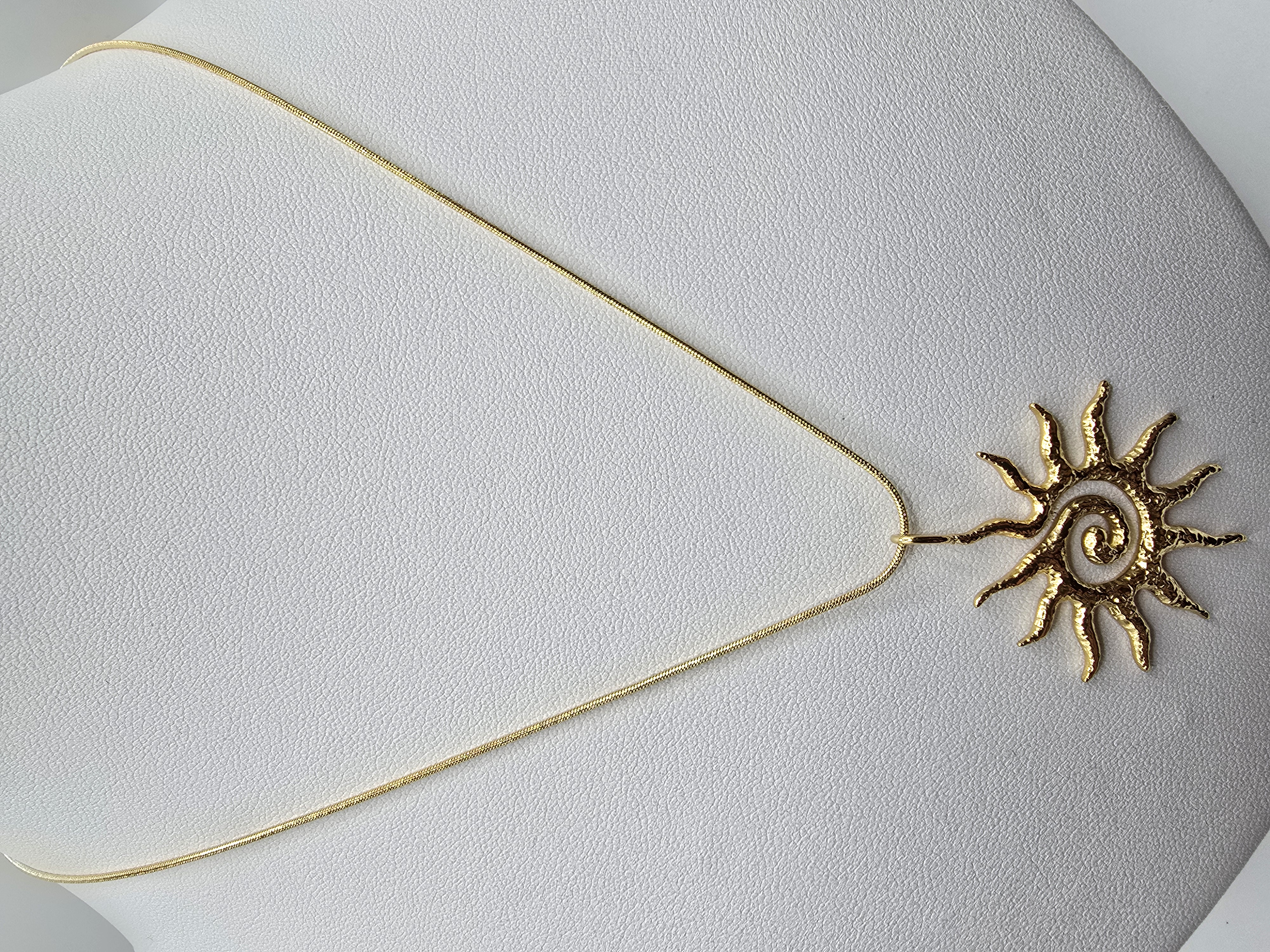 ixxxi Collier met hanger Sol Suave goud.