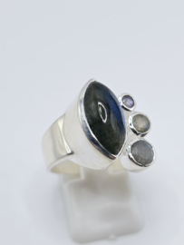 Echt zilveren ring met Labradoriet maat 18.5