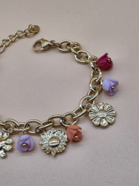 Armband met acetaat bloemige roos bedeltjes