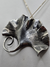 Echt zilveren hanger Ginkgo blad.
