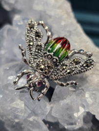 925 zilveren broche, met Robijn.