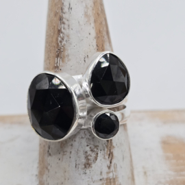 Prachtige echt zilveren ring onyx. Maat 18.