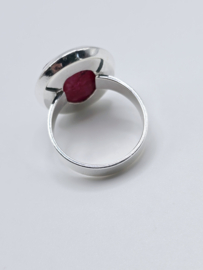 Echt zilveren ring met Robijn steen maat 19