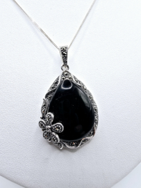 Echt zilveren hanger Marcasiet met Onyx.