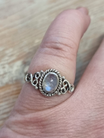 Echt zilveren ring met Maansteen maat 18