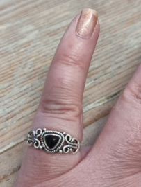 Echt zilveren ring met Onyx maat 16.5