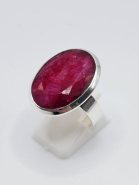 Echt zilveren ring met Robijn steen maat 19