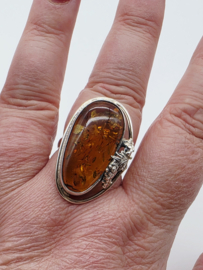 Echt zilveren ring met Barnsteen, een kunstwerk!!