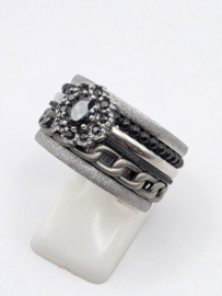 ixxxi ring compleet, maat 19 met limited edition basisring.