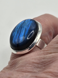 Echt zilveren ring met Labradoriet maat 18