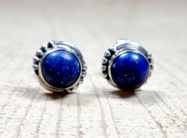 Echt zilveren oorbellen met Lapis Lazuli, rond 7 mm.