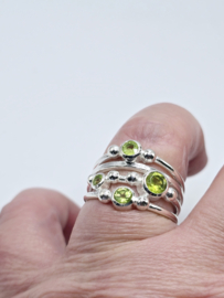 Echt zilveren ring met Peridoot, maat 20